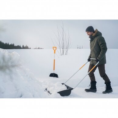 Stumtuvas sniegui Fiskars SnowXpert 3